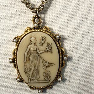 Vintage Hattie Carnegie Cameo Necklace